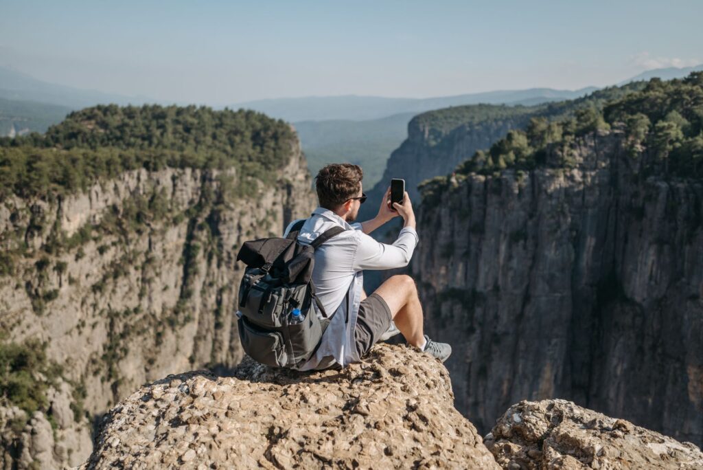 10 Ways to Slash Mobile Data Usage While Traveling